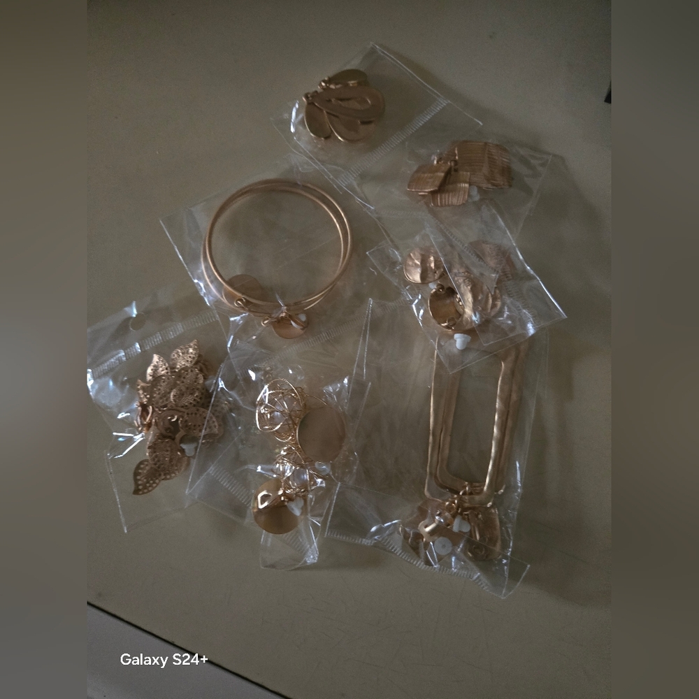 Chic Gold-Tone Jewelry Collection